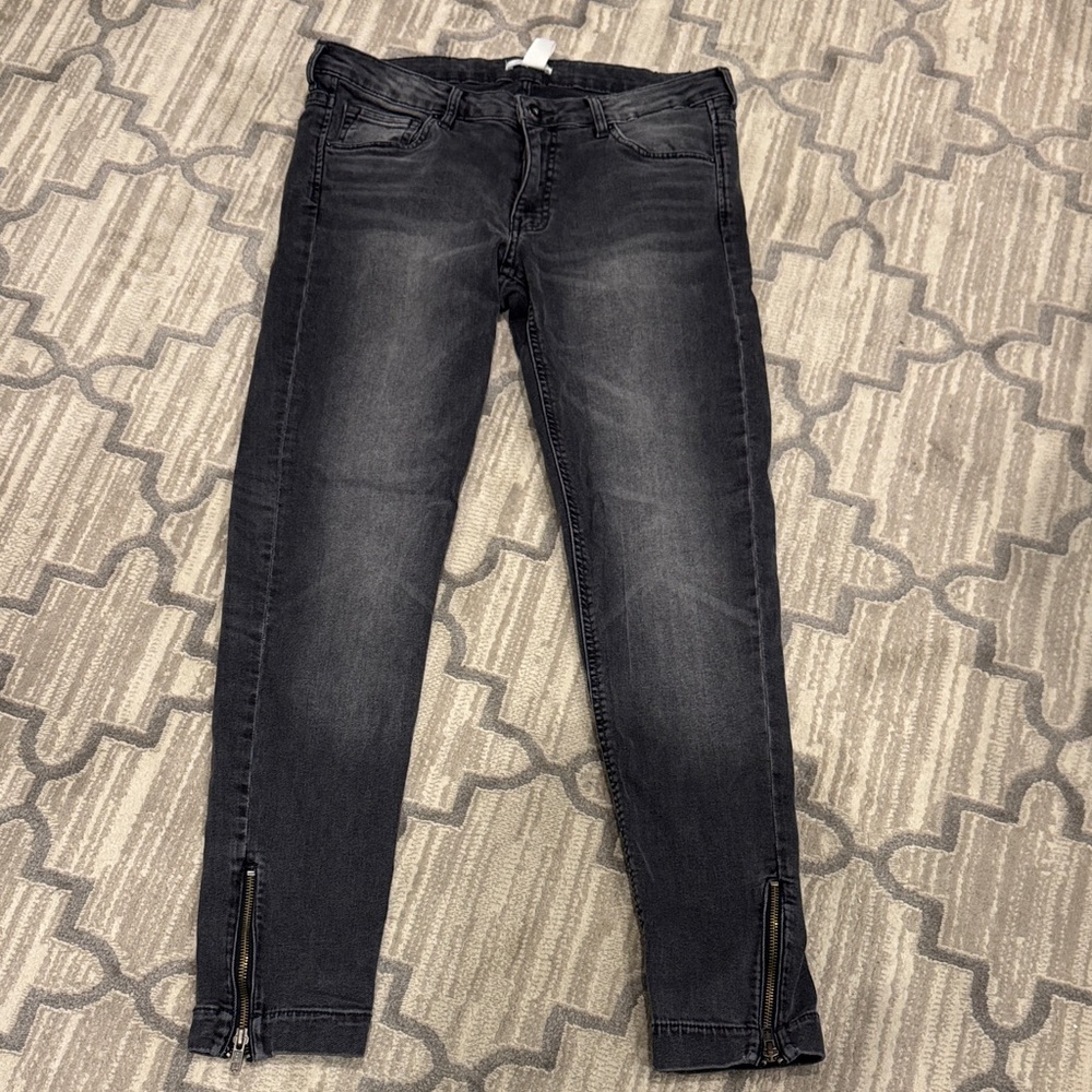 Women’s Black Jeans with Zipper Detail